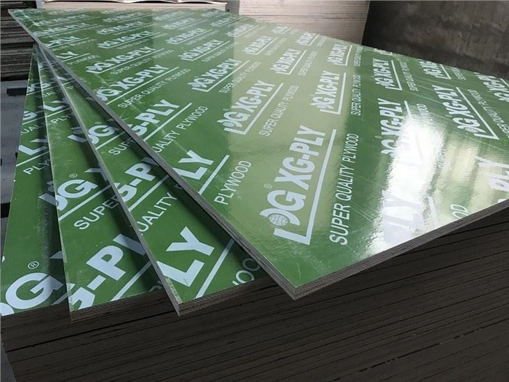 Vezan les, prevlečen s PP plastično folijo za gradnjo